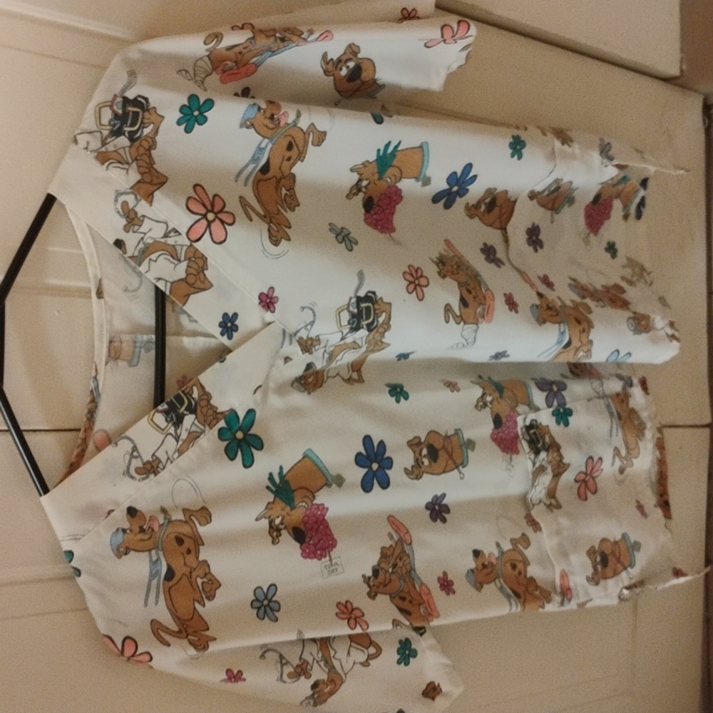 Size M Scooby Doo white scrub shirt
